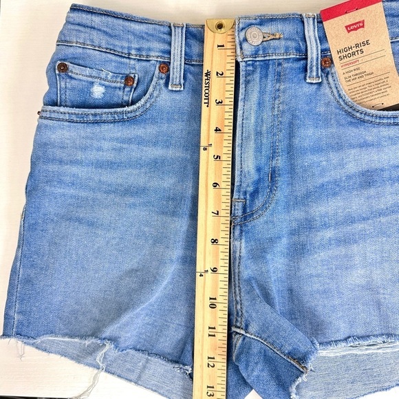 Levi’s Highrise Hypersoft Shorts in Medium Wash Size 28/6 Small - Picture 11 of 13